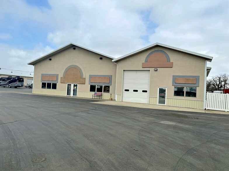 3930 Memorial Hwy, Mandan, ND for sale - Building Photo - Image 1 of 1