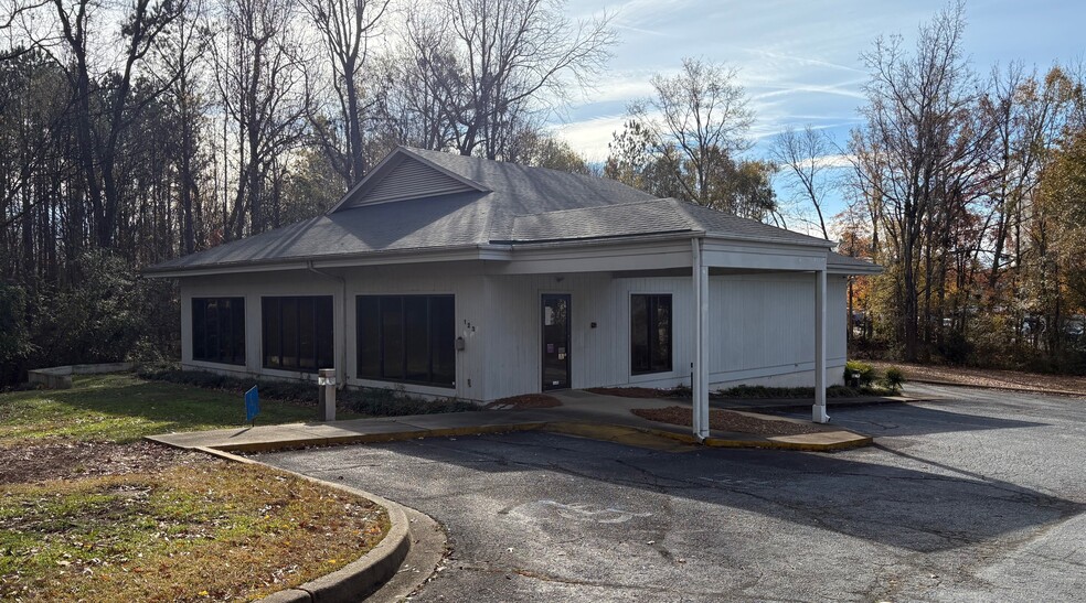 123 Dillon Dr, Spartanburg, SC for lease - Building Photo - Image 1 of 2