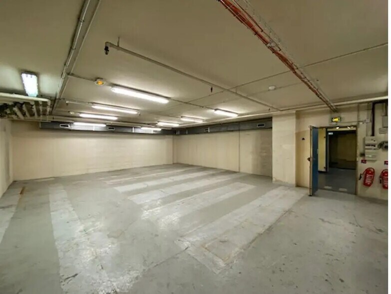 Flex in Saint-Cloud for sale - Building Photo - Image 3 of 4