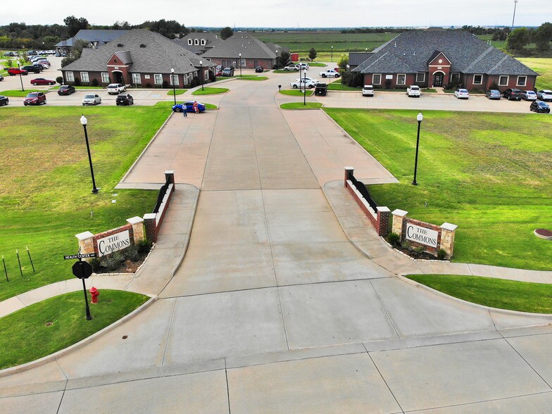 1808 Commons Cir, Yukon, OK for sale - Aerial - Image 1 of 1