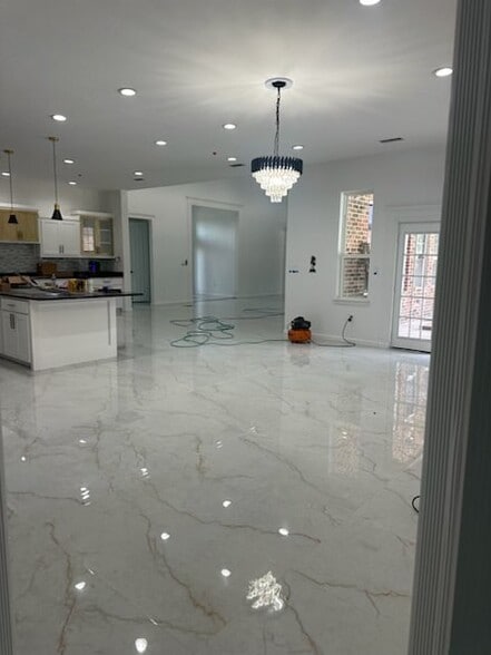 703 & 705 E Oates Rd portfolio of 2 properties for sale on LoopNet.com - Building Photo - Image 1 of 95