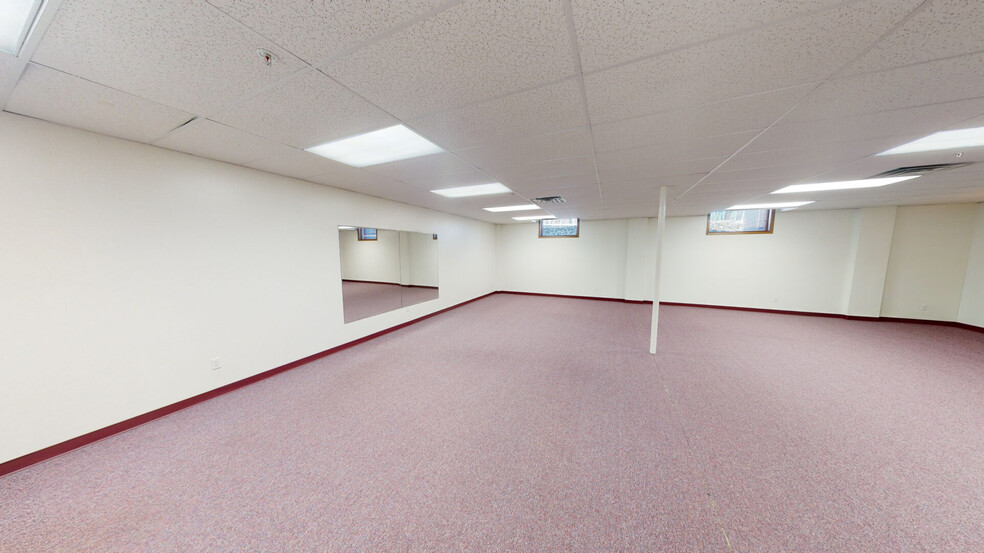 822 Western Reserve Rd, Youngstown, OH for lease - Interior Photo - Image 3 of 8