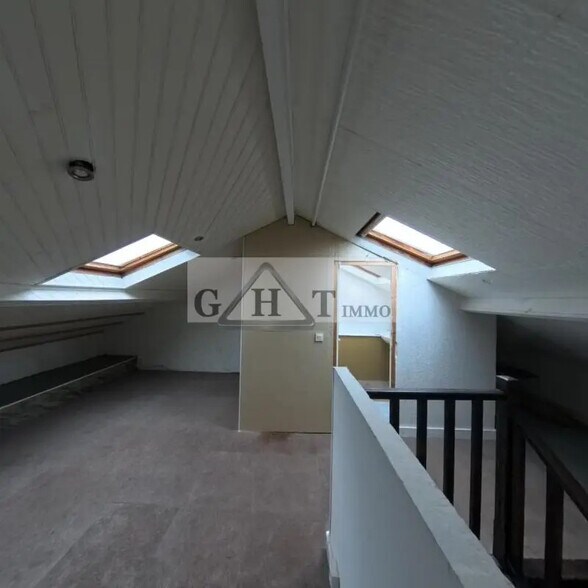 Office in Maisons-Alfort for sale - Interior Photo - Image 2 of 12