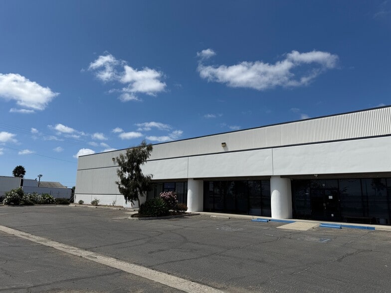 167 Lambert St, Oxnard, CA for lease - Building Photo - Image 1 of 25
