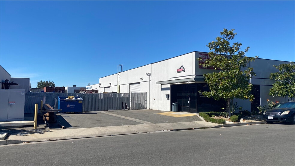 1221 N Simon Cir, Anaheim, CA for lease - Primary Photo - Image 1 of 4