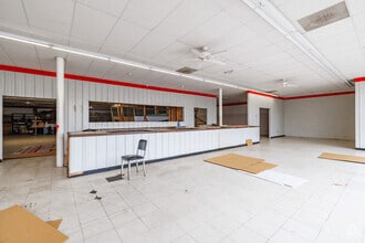 600 W Manlius St, East Syracuse, NY for lease Interior Photo- Image 2 of 11
