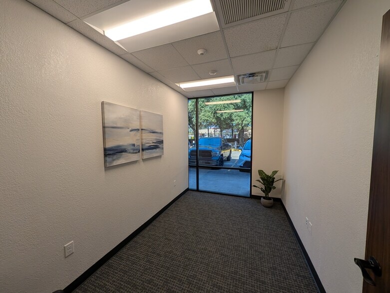 1101 Wooded Acres Dr, Waco, TX for lease - Building Photo - Image 2 of 6