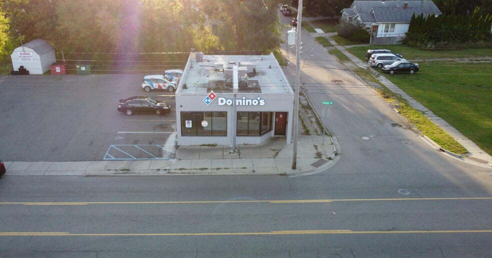 4402 Fenton Rd, Flint, MI for sale - Building Photo - Image 1 of 3