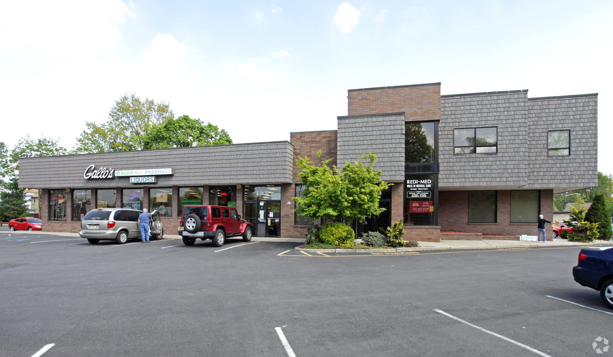 186-192 Rochelle Ave, Rochelle Park, NJ for lease Building Photo- Image 1 of 5