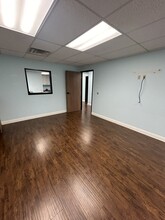 18425 Burbank Blvd, Tarzana, CA for lease Building Photo- Image 2 of 3