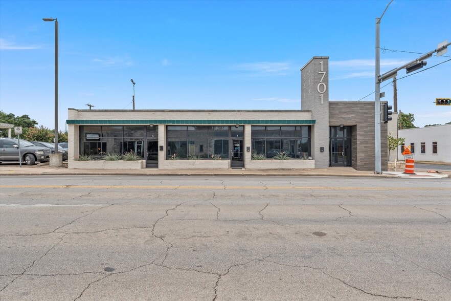 1701 Austin Ave, Waco, TX for lease - Building Photo - Image 1 of 2