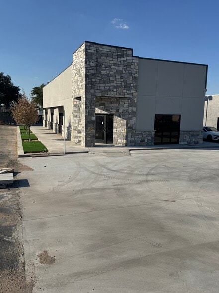 2141 E 8th St, Odessa, TX for lease - Building Photo - Image 2 of 3