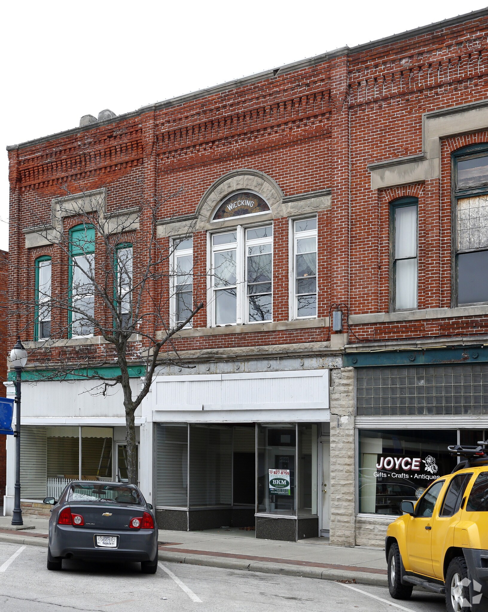 211 W Market St, Bluffton, IN for sale Primary Photo- Image 1 of 1