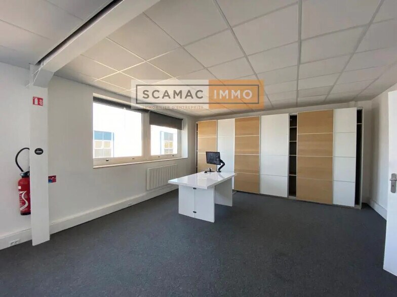 Industrial in Vitry-sur-Seine for lease - Interior Photo - Image 2 of 3