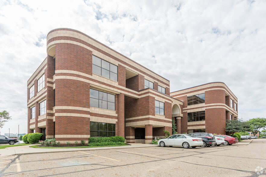 4580 Stephen Cir NW, Canton, OH for lease - Primary Photo - Image 1 of 6