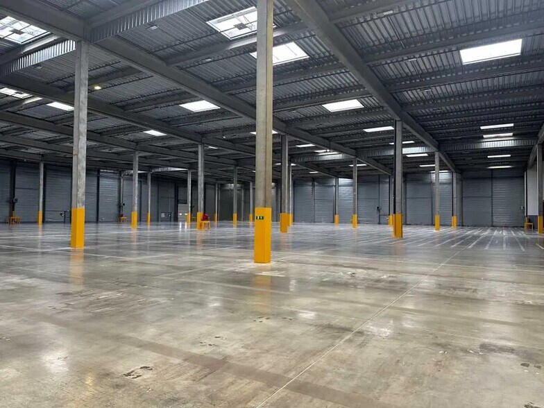 Office in Saint-Quentin-Fallavier for lease - Interior Photo - Image 2 of 6