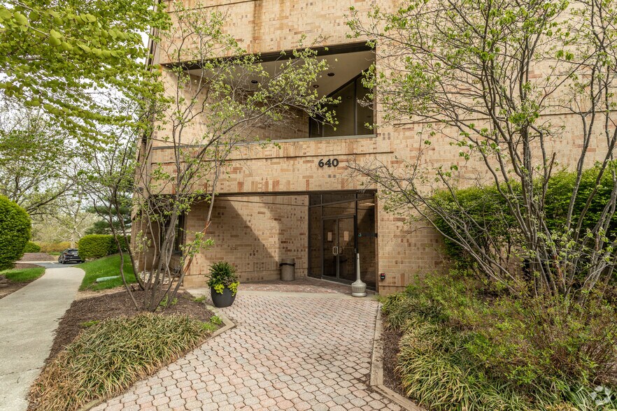 640 Sentry Pky, Blue Bell, PA for lease - Building Photo - Image 3 of 4