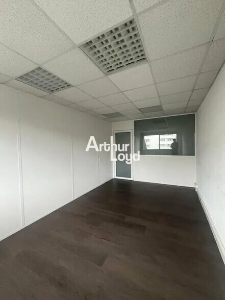 Office in Nice for lease - Interior Photo - Image 2 of 4