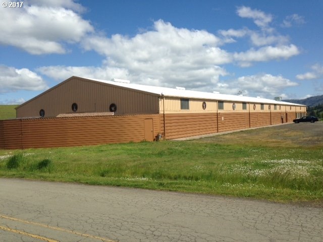 411 NW Safari Rd, Winston, OR for lease - Building Photo - Image 3 of 4