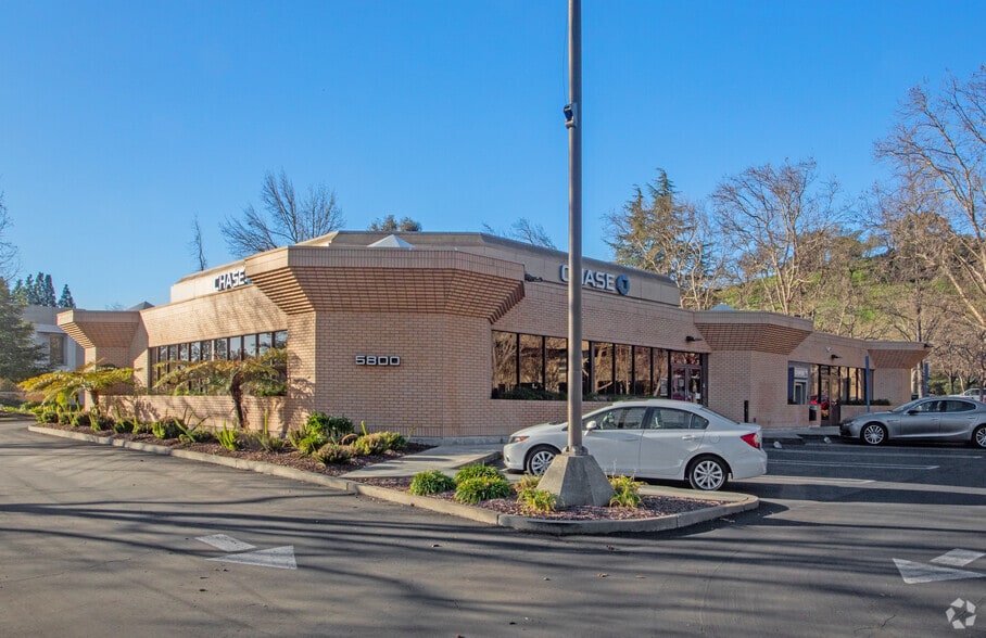 5800 Stoneridge Mall Rd, Pleasanton, CA for sale - Building Photo - Image 2 of 12