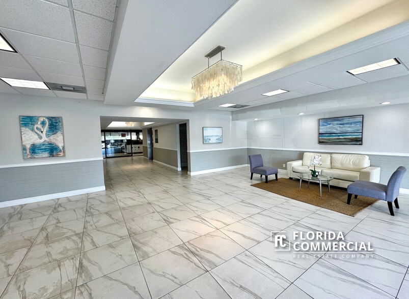 900 SE Federal Hwy, Stuart, FL for lease - Lobby - Image 2 of 6