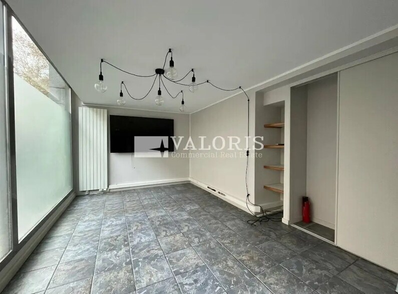 Office in Lyon for lease - Interior Photo - Image 1 of 6