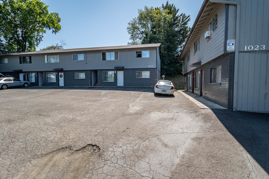 1023 SE Cobb St, Roseburg, OR for sale - Building Photo - Image 2 of 13