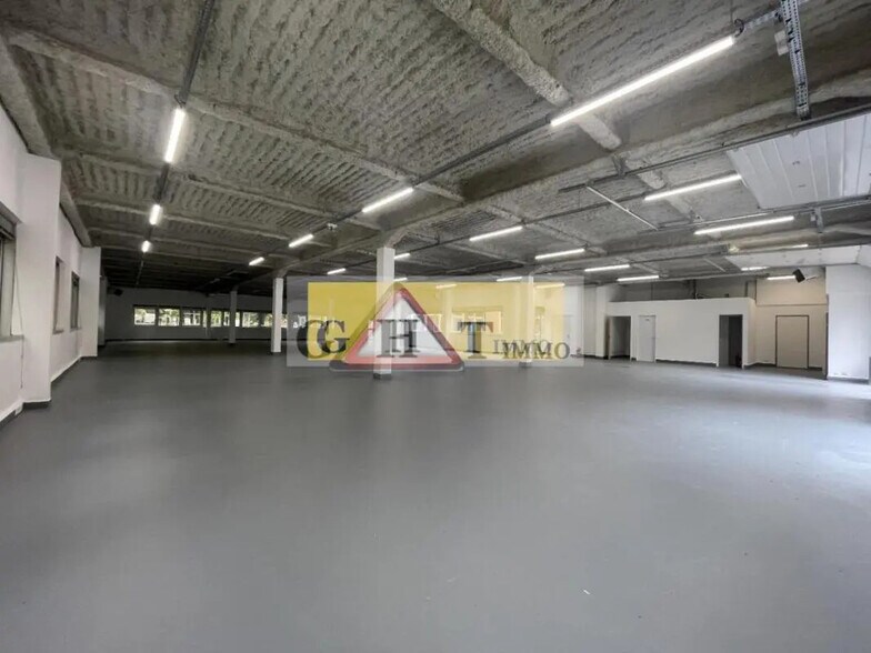 Industrial in Les Ulis for lease - Building Photo - Image 2 of 15