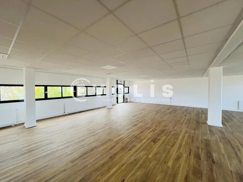 Office in Champigny-sur-Marne for lease - Interior Photo - Image 2 of 10
