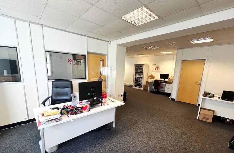 Ynys Bridge Ct, Cardiff for sale - Interior Photo - Image 2 of 4