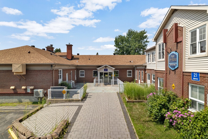 21 Rue Messier, Mont-saint-hilaire, QC for sale - Building Photo - Image 2 of 78
