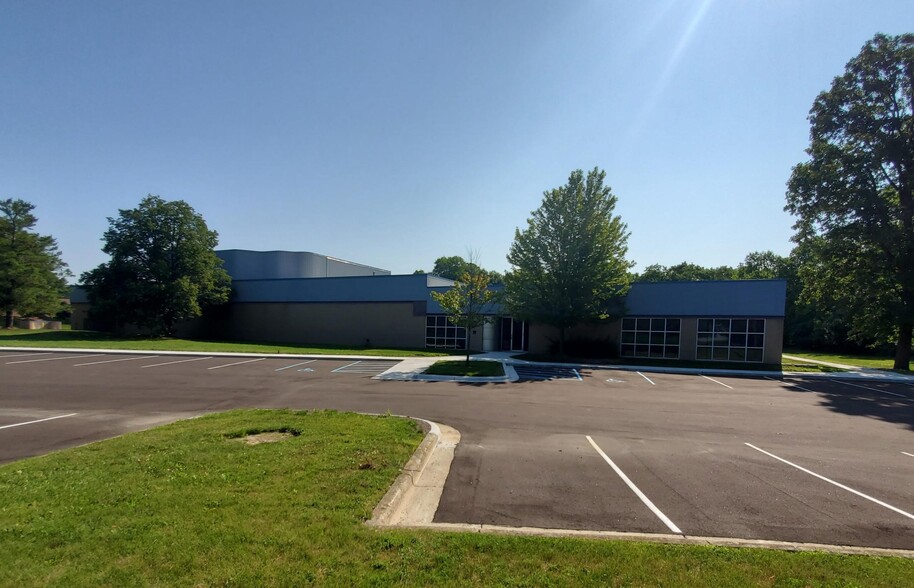 5075 Venture Dr, Ann Arbor, MI for lease - Building Photo - Image 1 of 3