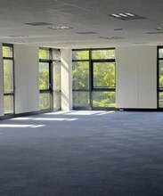 Office in Élancourt for lease Interior Photo- Image 1 of 3