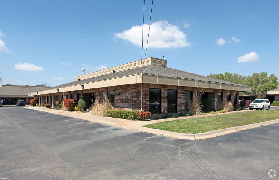 3500 S Boulevard St, Edmond, OK for lease - Building Photo - Image 1 of 2