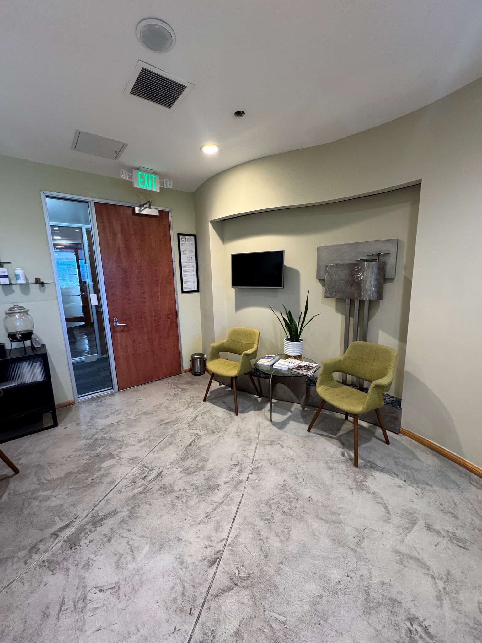 465 N Roxbury Dr, Beverly Hills, CA for lease Interior Photo- Image 1 of 11