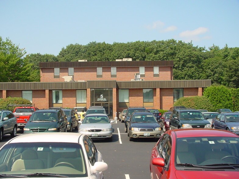 5 Coliseum Ave, Nashua, NH 03063