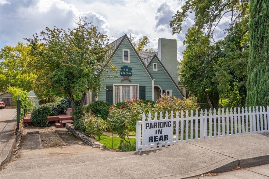 2469 Old Eureka Way, Redding, CA for sale - Building Photo - Image 2 of 12