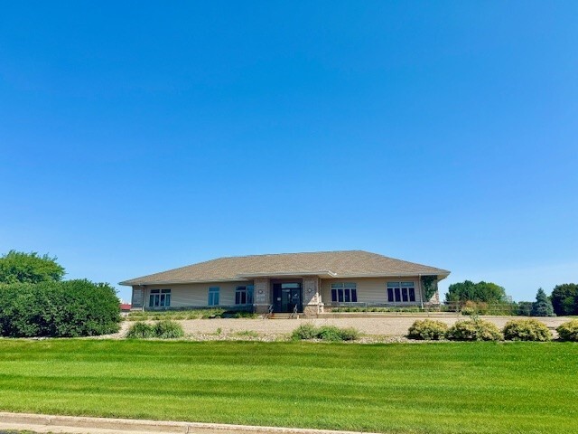 227 Meridian Dr, New Richmond, WI for sale - Building Photo - Image 2 of 15