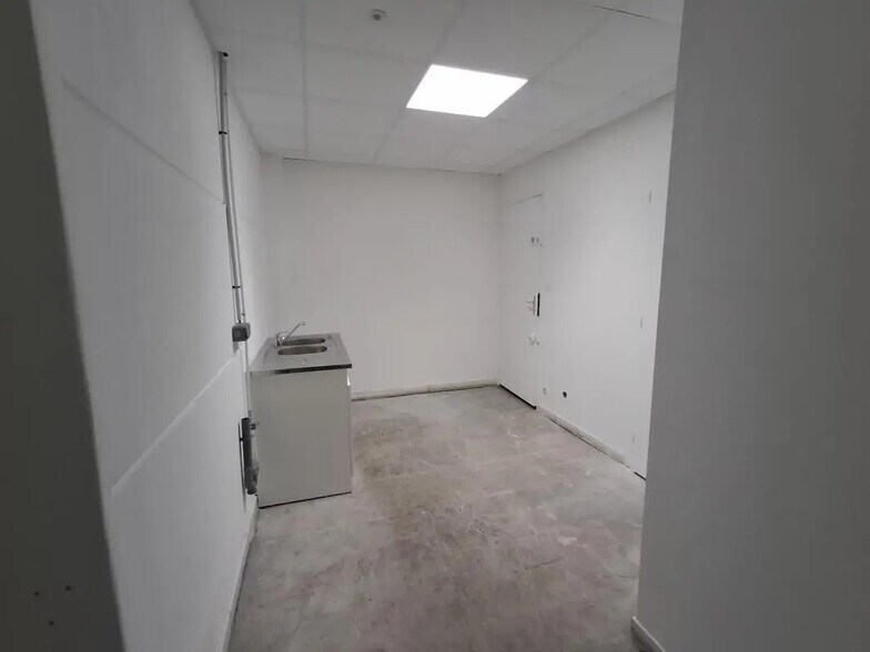 Flex in Villefranche-sur-Saône for sale - Interior Photo - Image 3 of 5