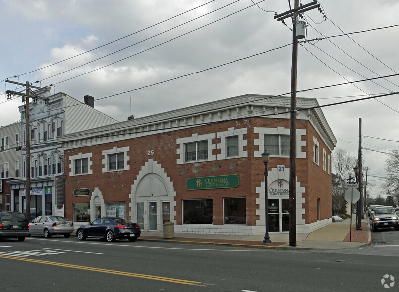 17-21 W Hoffman Ave, Lindenhurst, NY for sale - Building Photo - Image 1 of 1