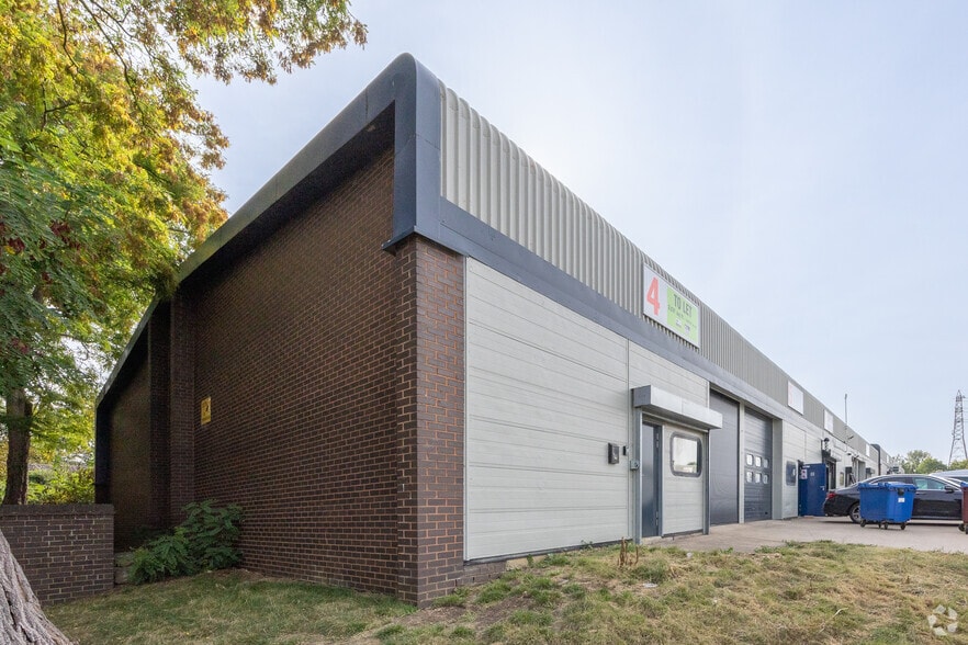 Erica Rd, Milton Keynes for lease - Primary Photo - Image 2 of 3