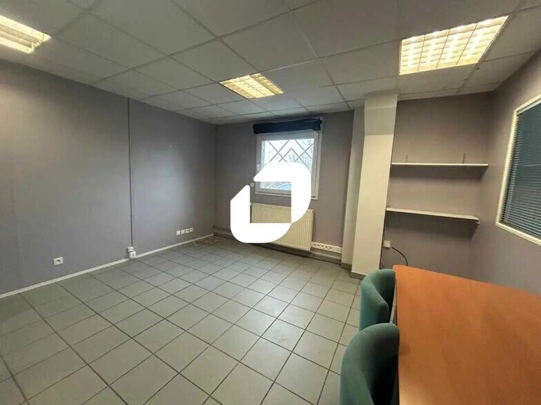 Office in Ennery for lease - Interior Photo - Image 2 of 8