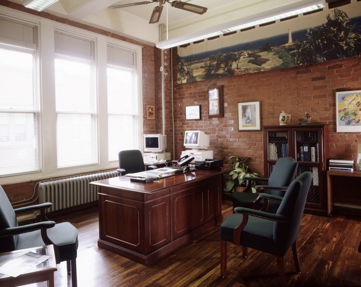 629 Fifth Ave, Pelham, NY for lease - Interior Photo - Image 2 of 2