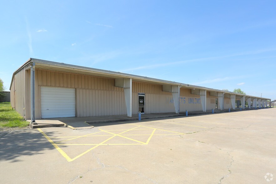 5148 N Thompson St, Springdale, AR for sale - Primary Photo - Image 1 of 1