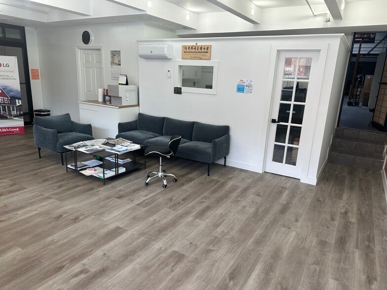 4532 162nd St, Flushing, NY for lease - Building Photo - Image 2 of 16