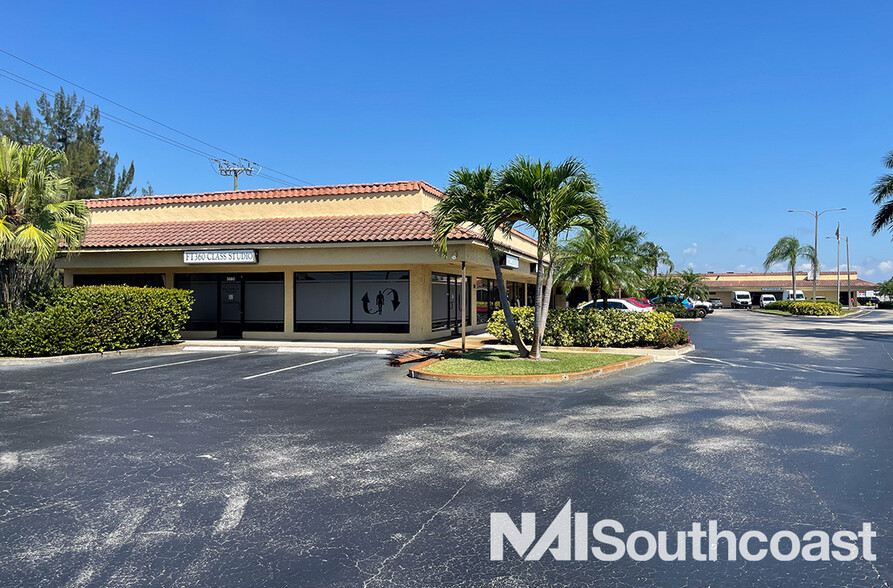 3800 SE Dixie Hwy, Stuart, FL for lease - Building Photo - Image 1 of 6