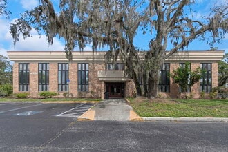 10320 N 56th St, Temple Terrace, FL for lease Building Photo- Image 1 of 53