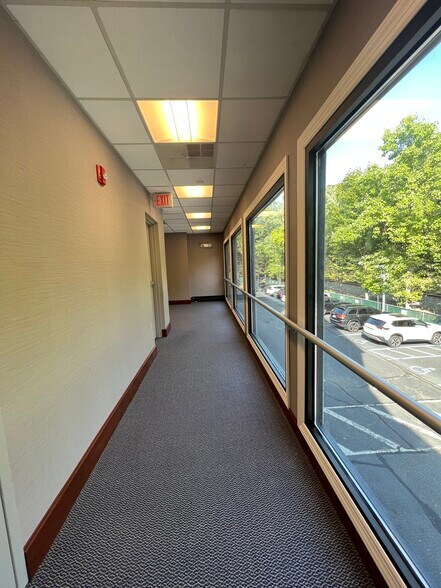 505 Goffle Rd, Ridgewood, NJ for lease - Interior Photo - Image 3 of 8