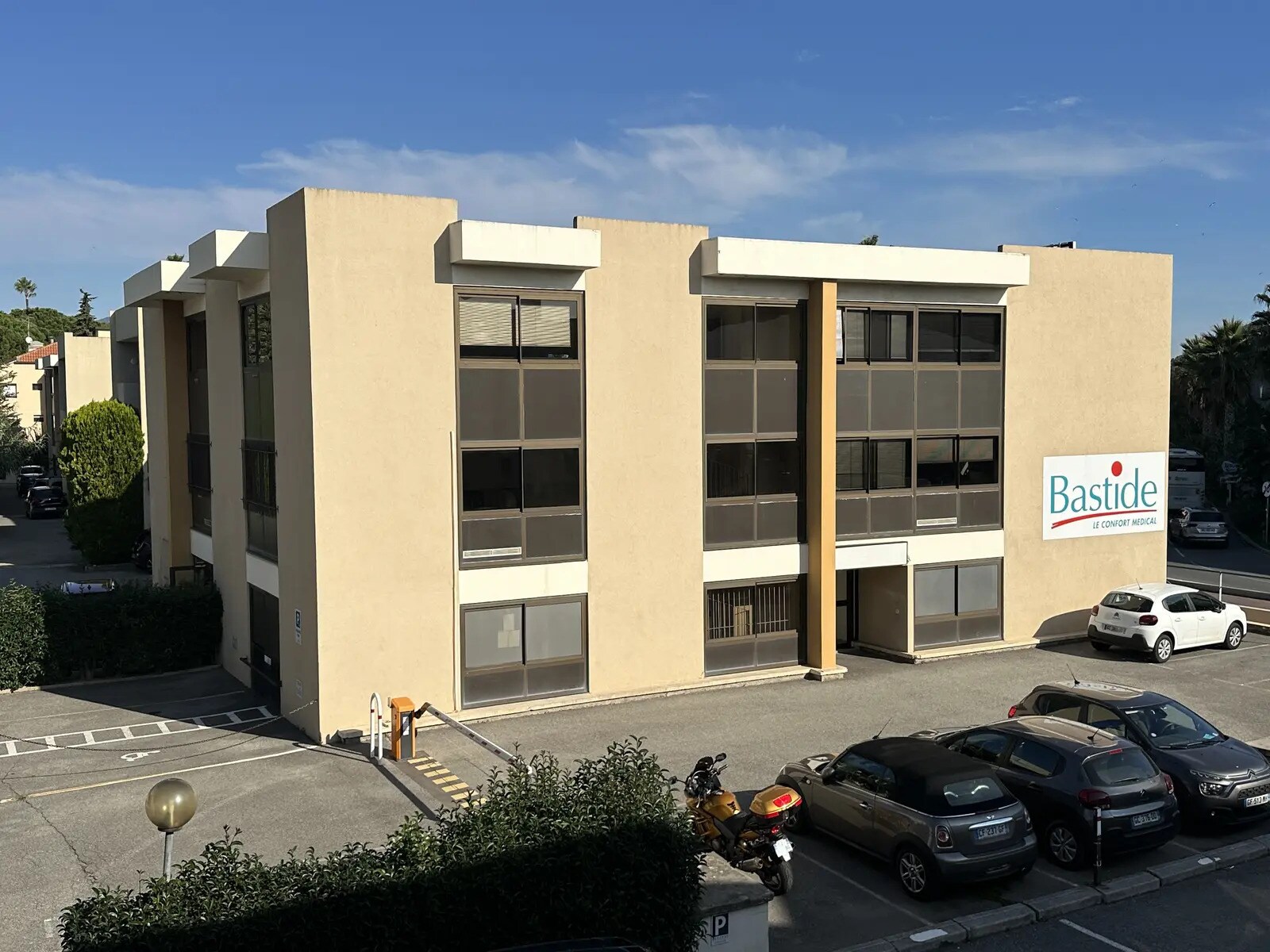 Office in Saint-Laurent-du-Var for lease Building Photo- Image 1 of 6