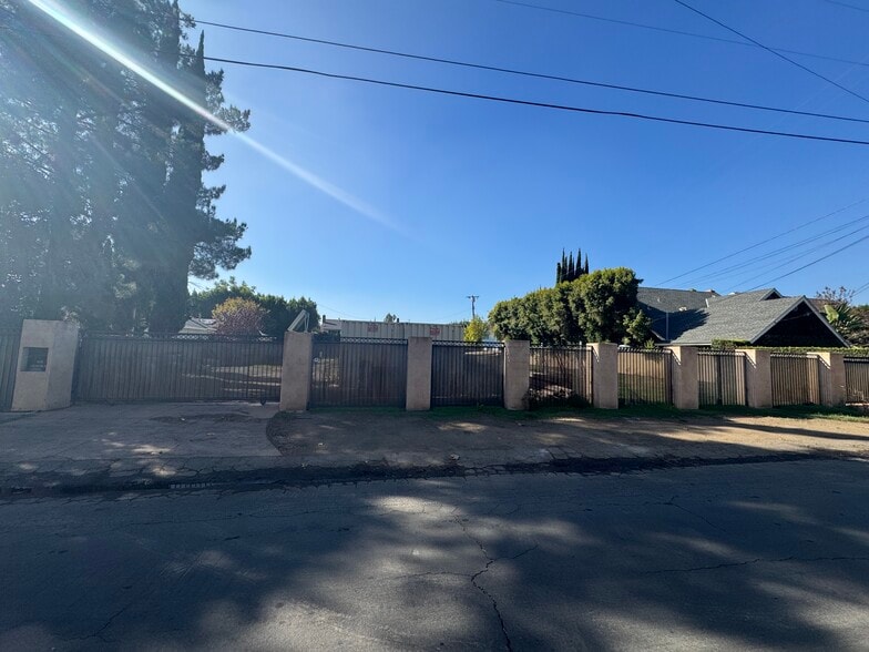 5511 Calhoun Ave, Sherman Oaks, CA for sale - Building Photo - Image 1 of 6